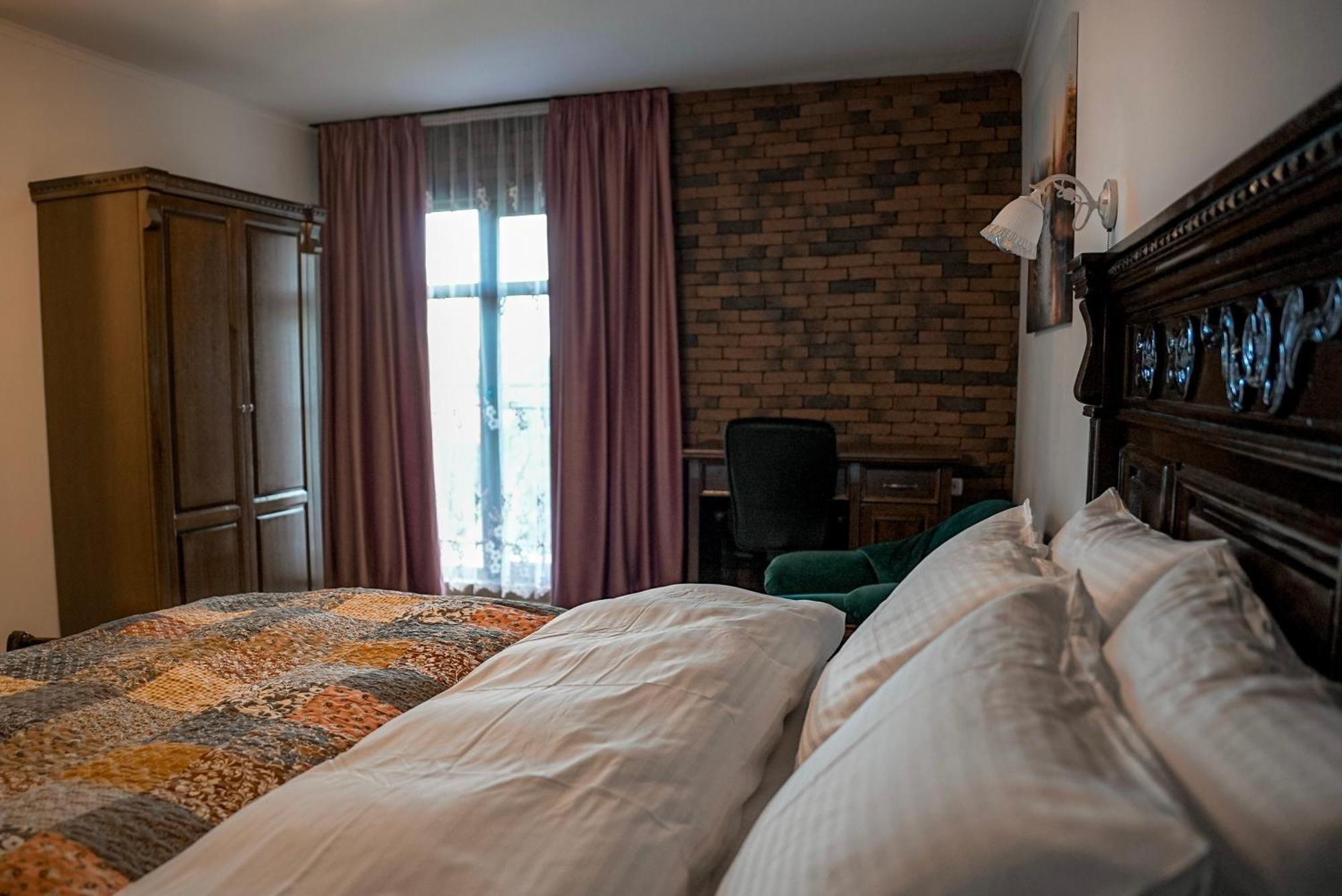 Boutique Marlen Bed and Breakfast Ghimbav Buitenkant foto